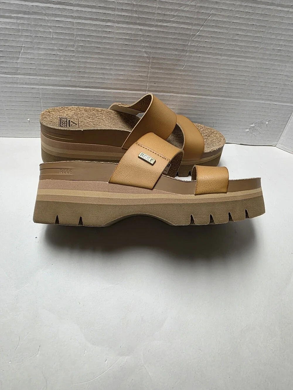 Reef Cushion Vista Hi Sandals Sz 8